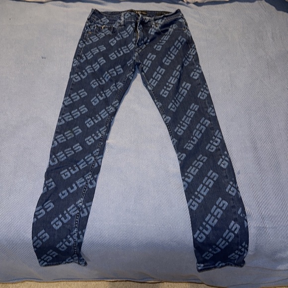 Men’s GUESS All-Over Print Stretch Skinny Jeans - Picture 2 of 9